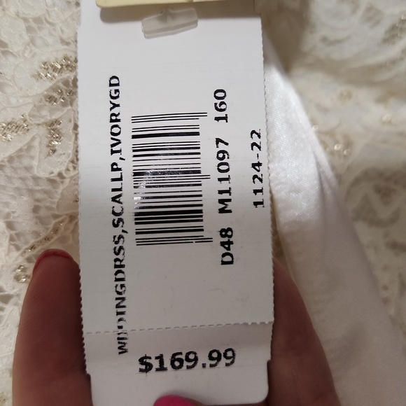 Wedding dress - Picture 4 of 4